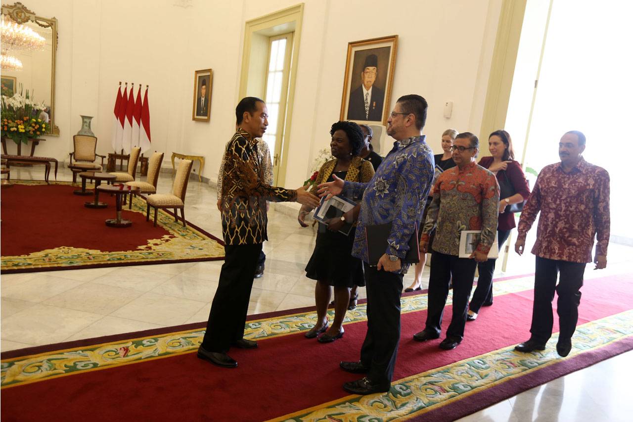 Presiden Jokowi Terima...