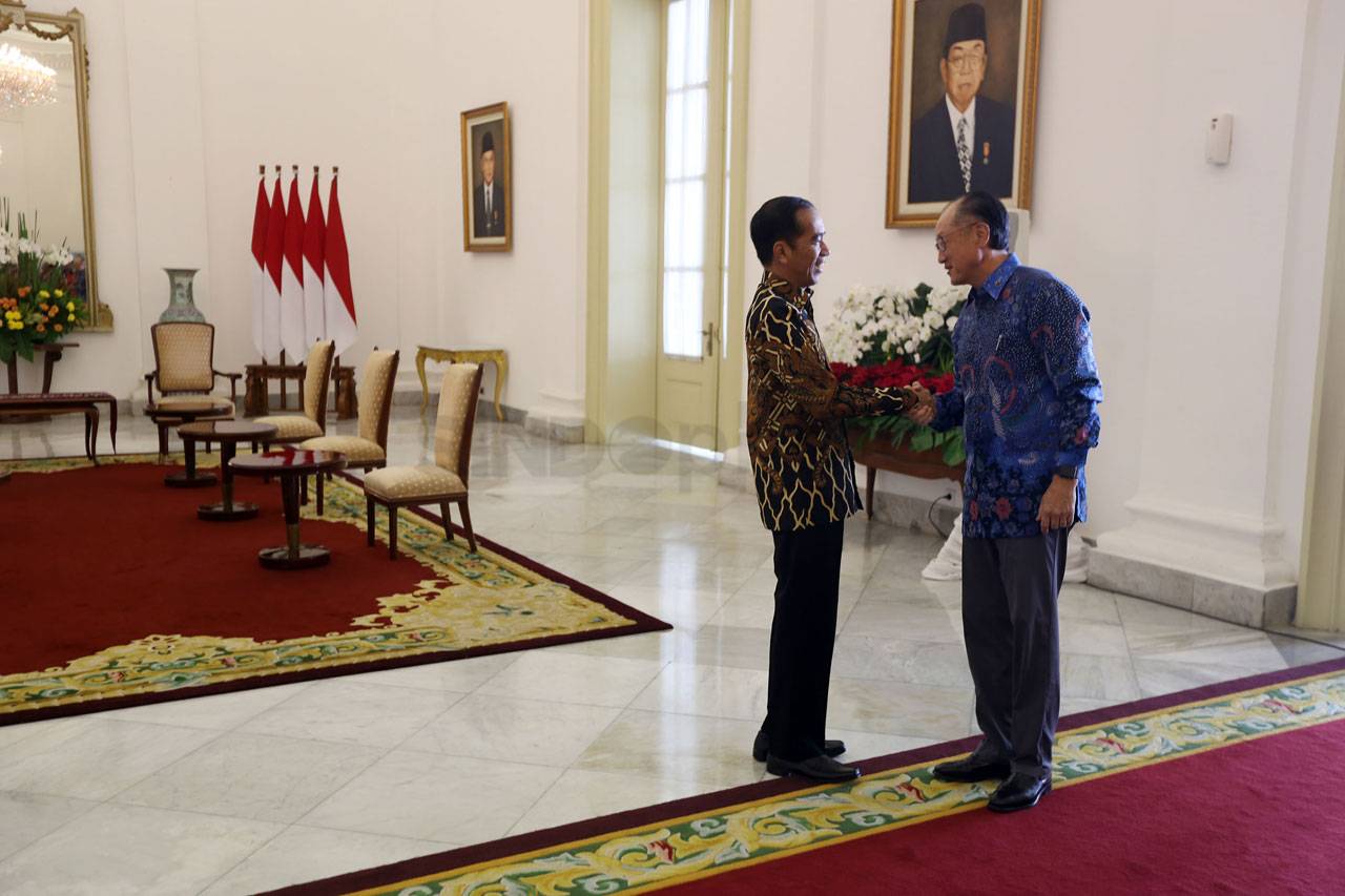 Presiden Jokowi Terima...
