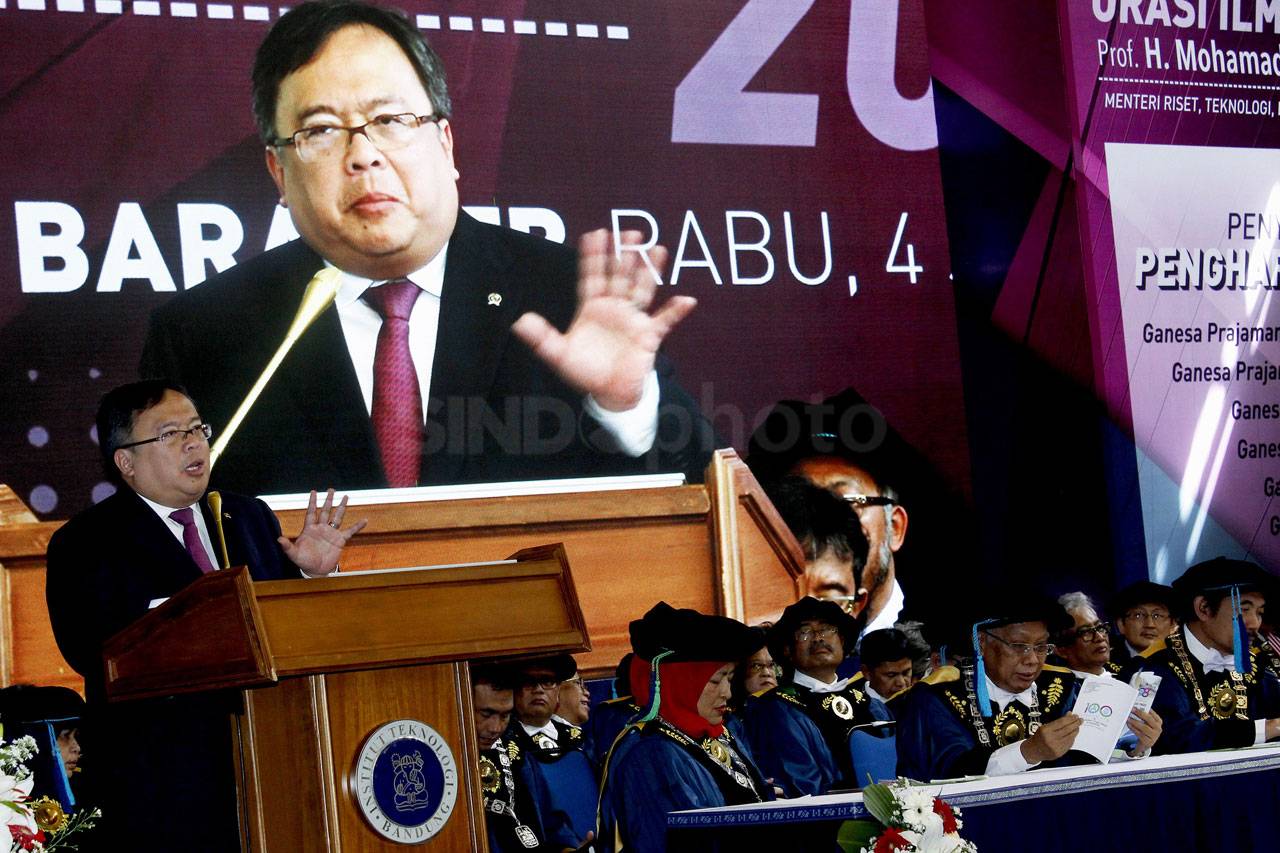 Menteri PPN Terima Penghargaan...