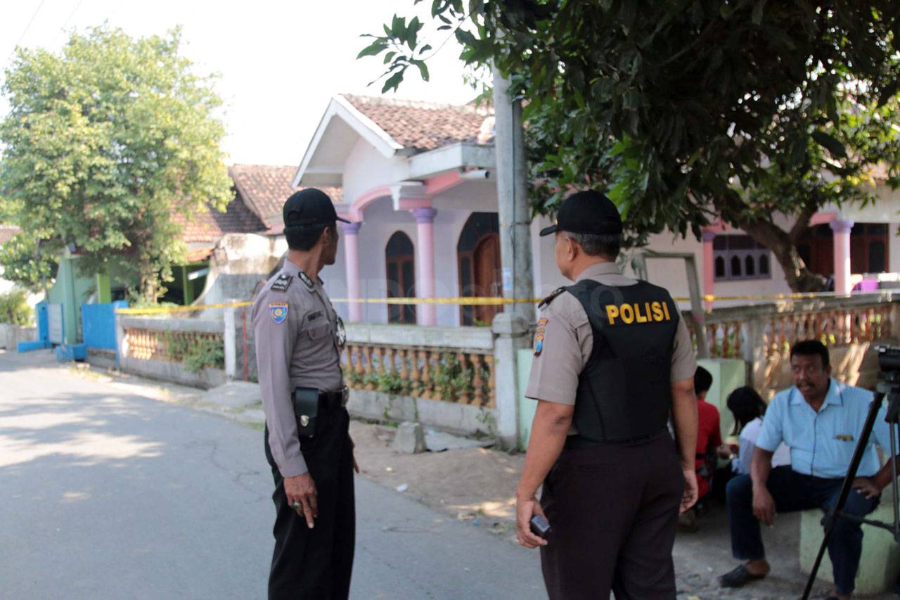 TKP Bom Pasuruan Masih...