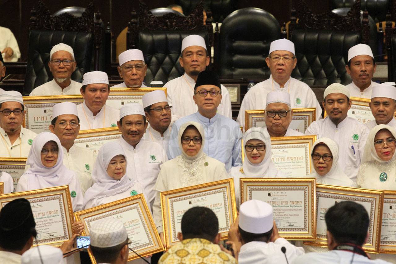 Zulkifli Hasan Terima...