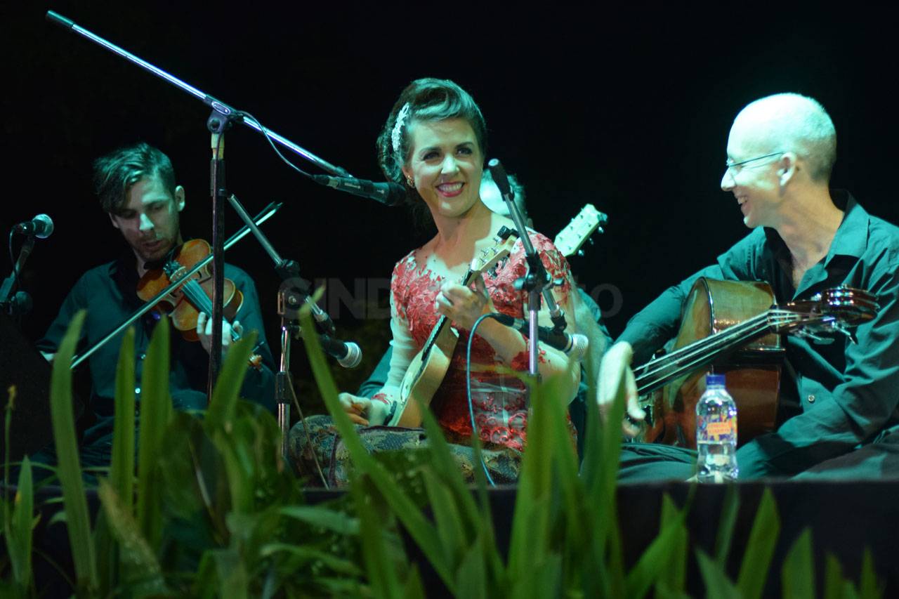 Maestro Keroncong Waldjinah...