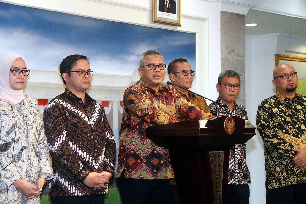 Presiden Jokowi Bertemu...