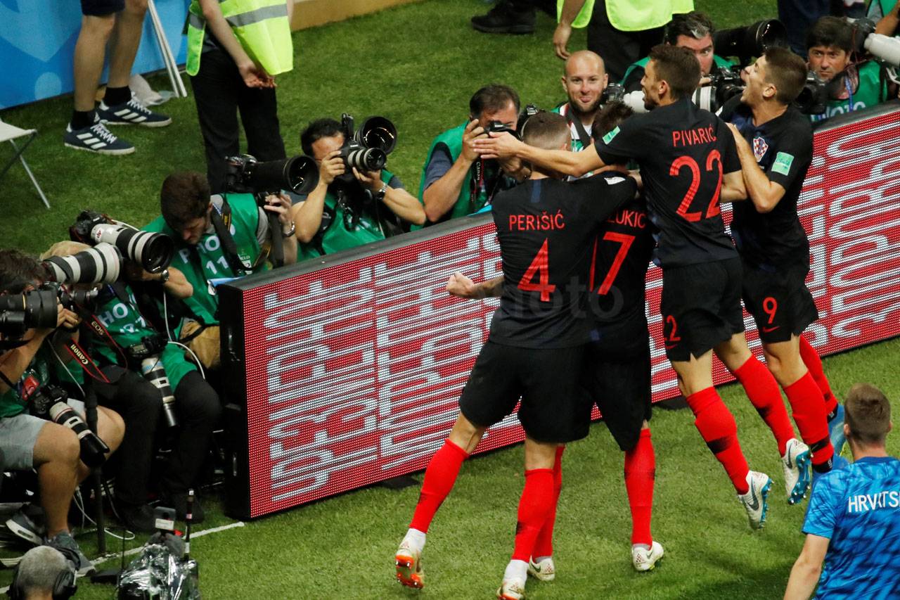 Kalahkan Inggris 2-1,...
