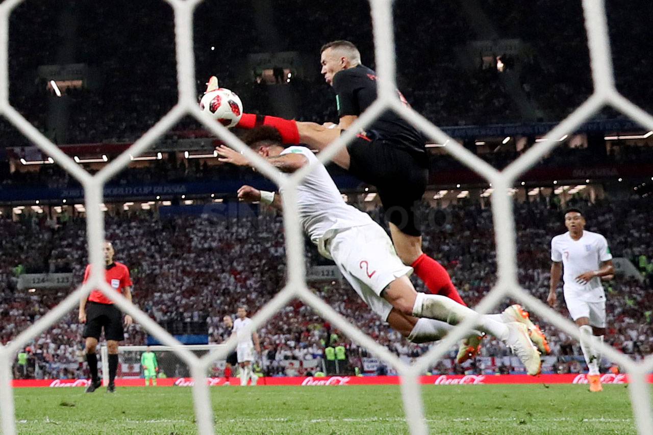 Kalahkan Inggris 2-1,...