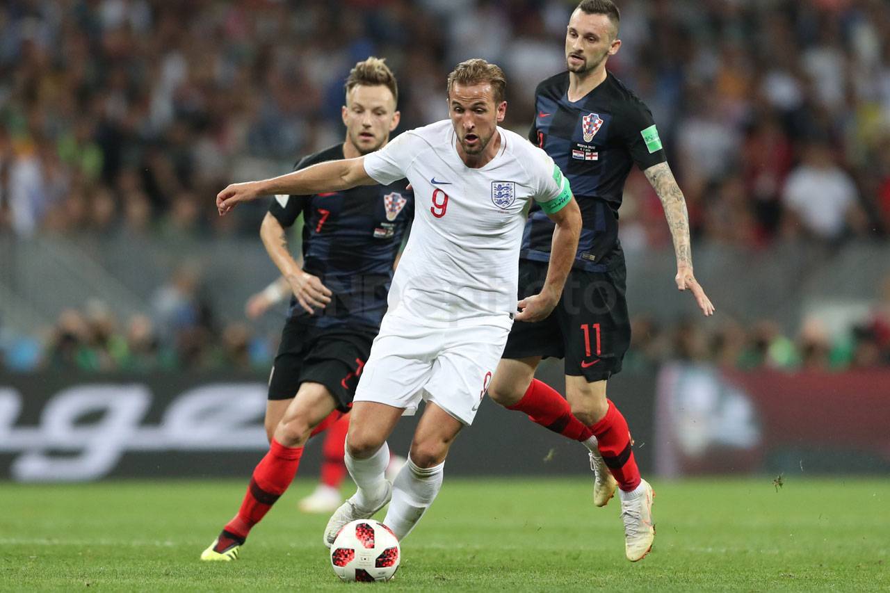 Kalahkan Inggris 2-1,...