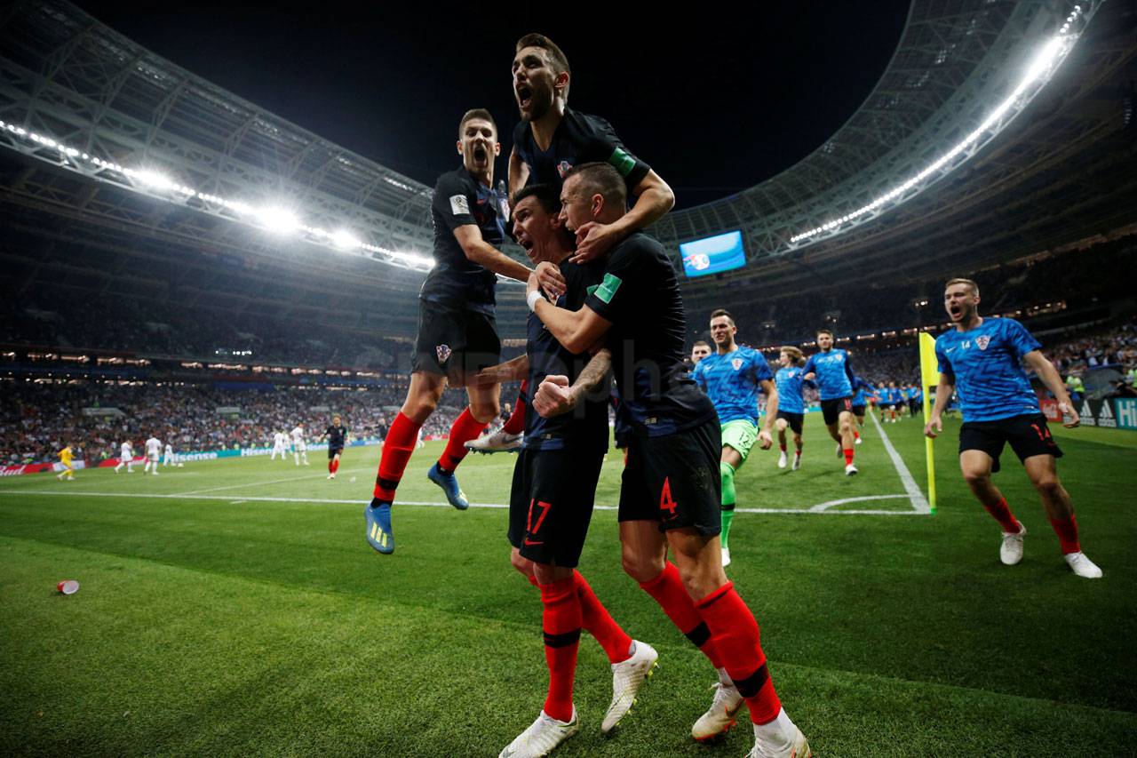 Kalahkan Inggris 2-1,...