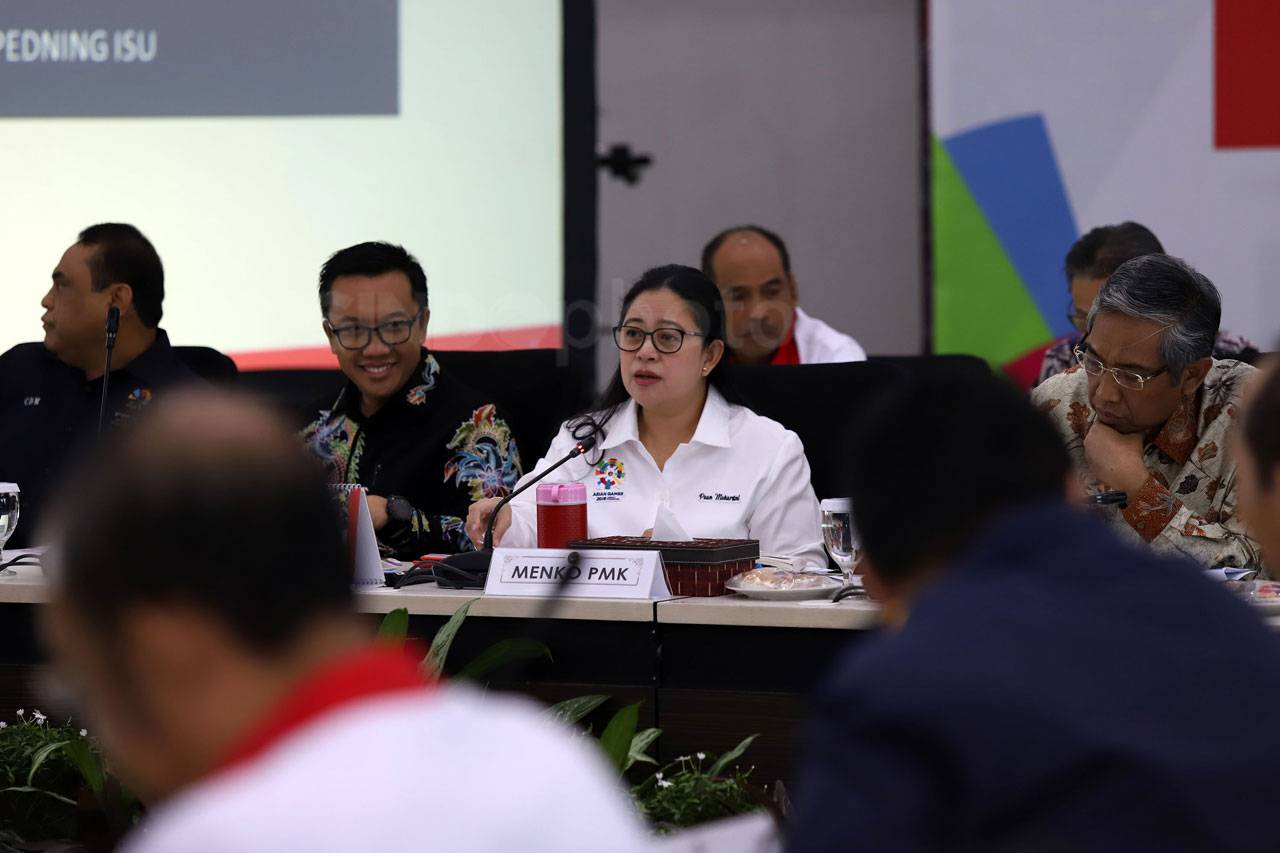 Menko Puan Pimpin Rapat...