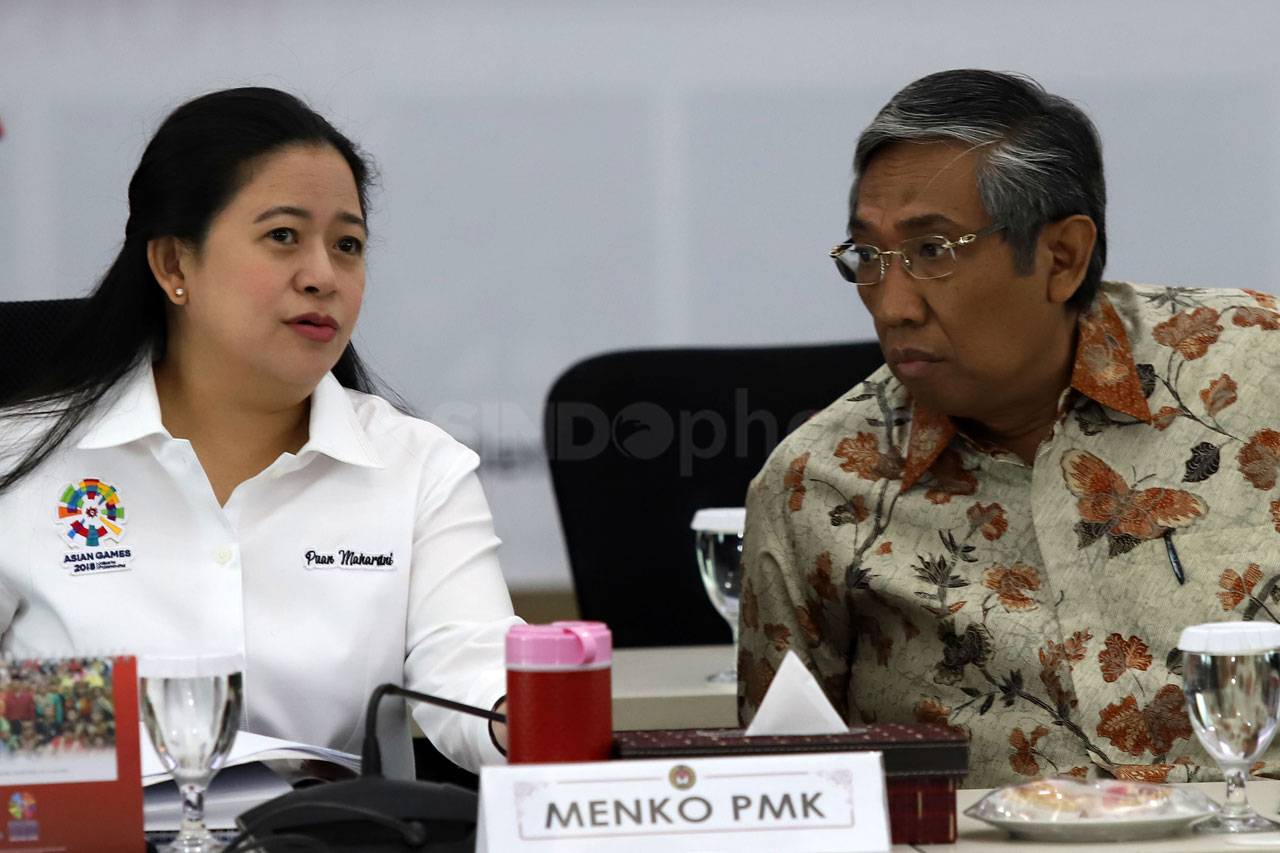 Menko Puan Pimpin Rapat...