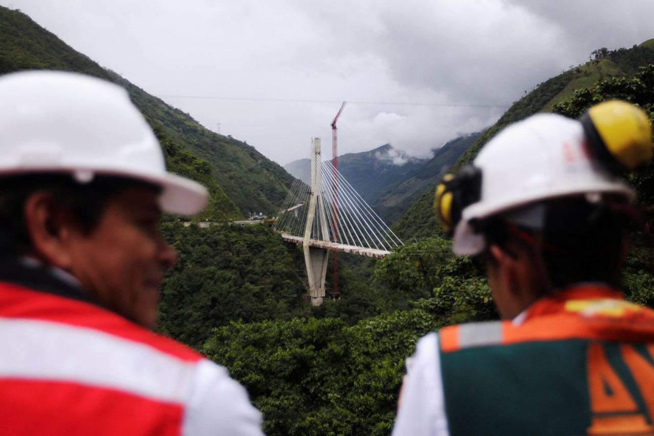 Jembatan Ambruk yang...