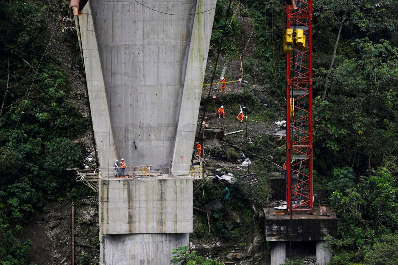 Jembatan Ambruk yang...