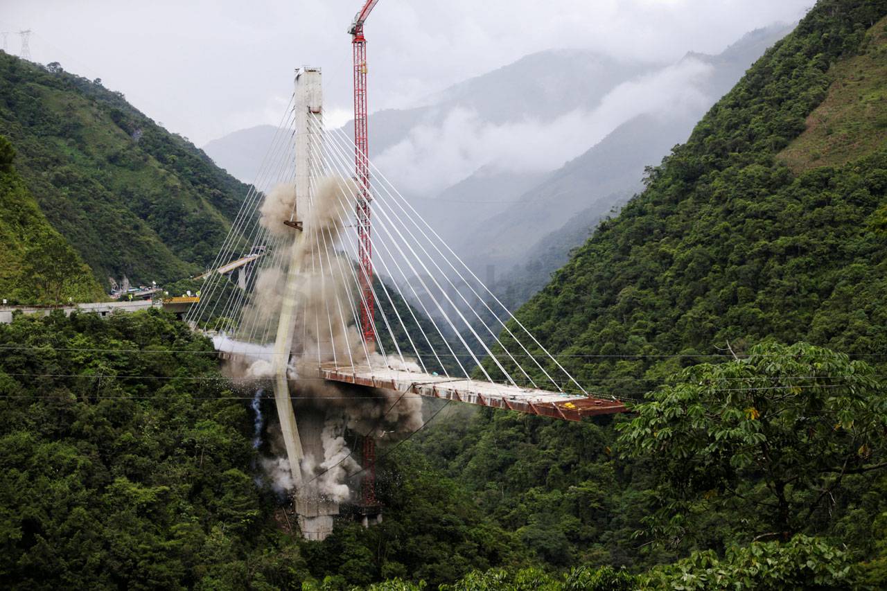 Jembatan Ambruk yang...