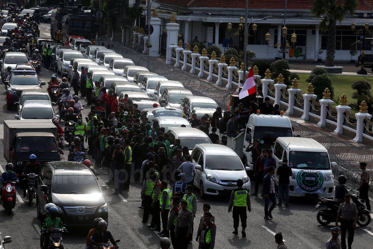 Ratusan Driver Online...