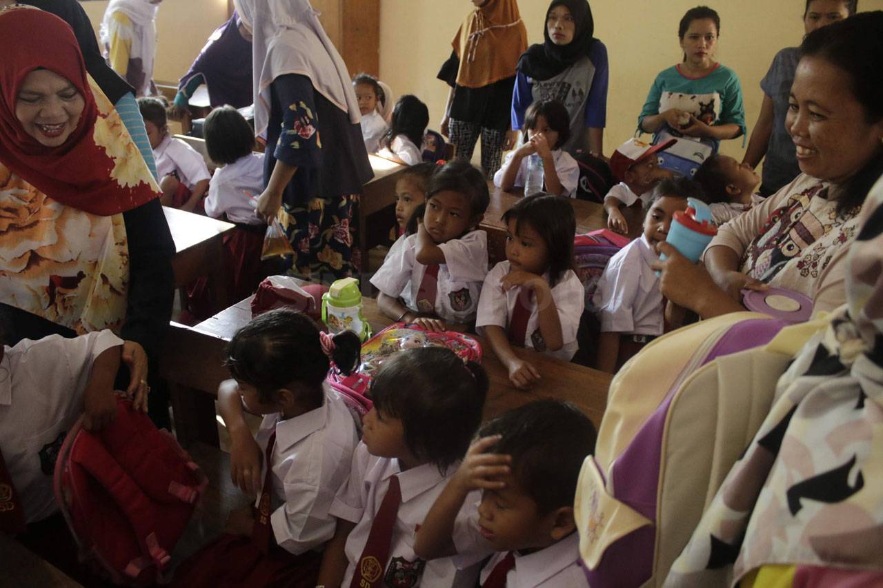 Hari Pertama Sekolah,...
