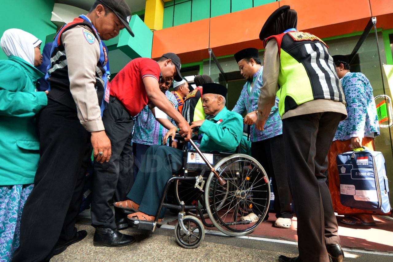 Bandara Juanda Berangkatkan...