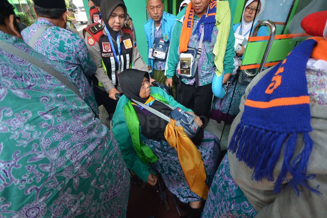Bandara Juanda Berangkatkan...