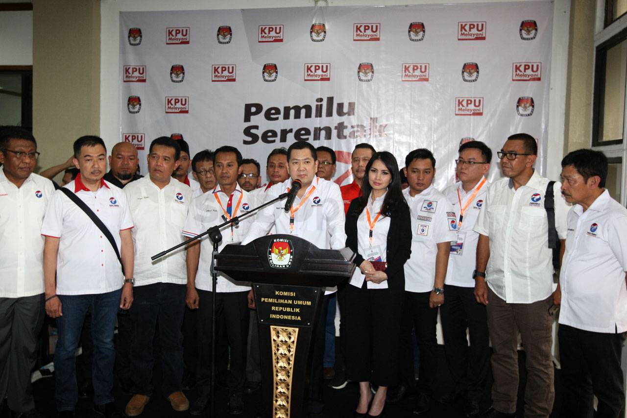 Partai Perindo Serahkan...