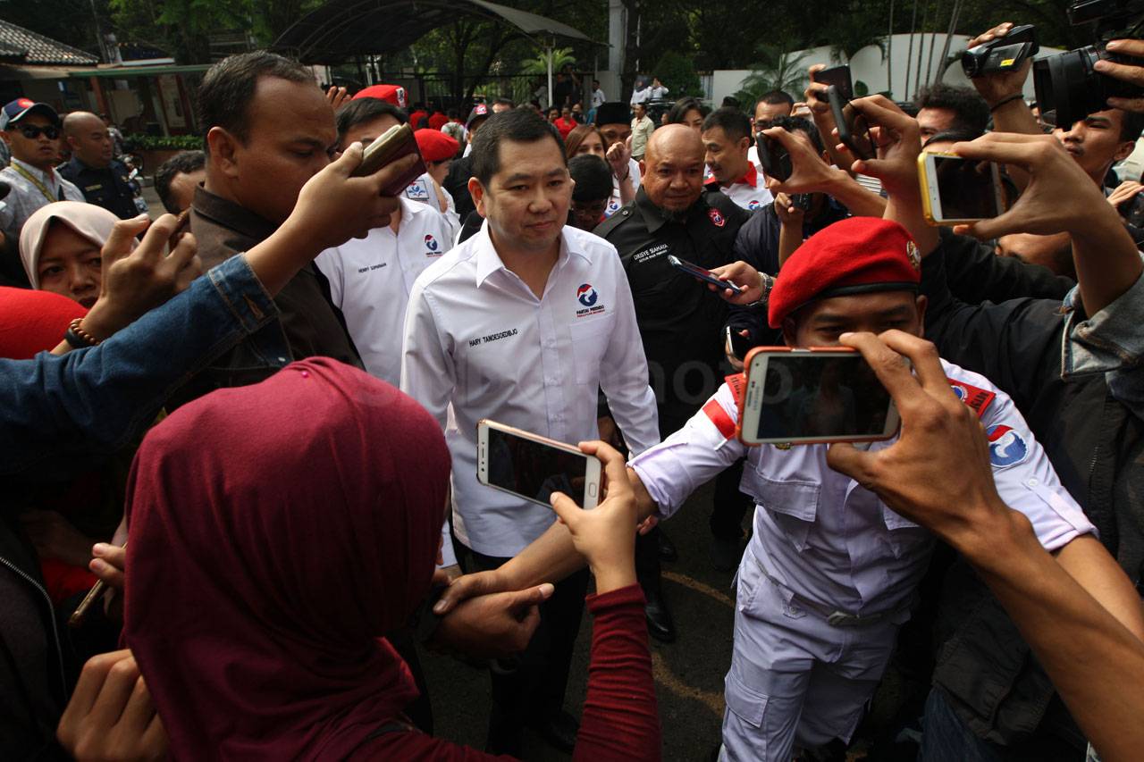 Partai Perindo Serahkan...