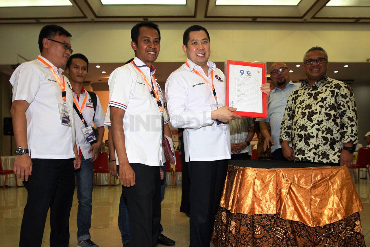 Partai Perindo Serahkan...
