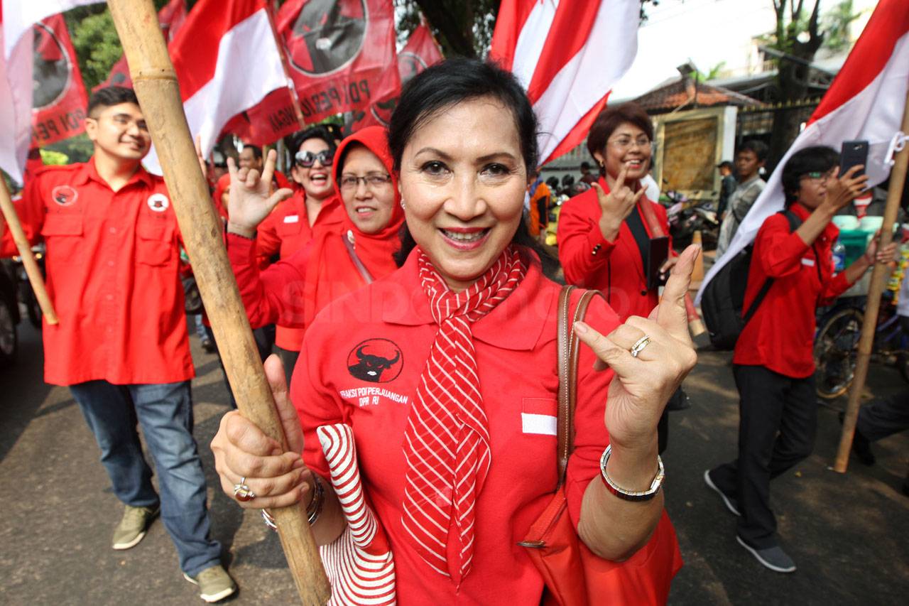 PDI Perjuangan Serahkan...