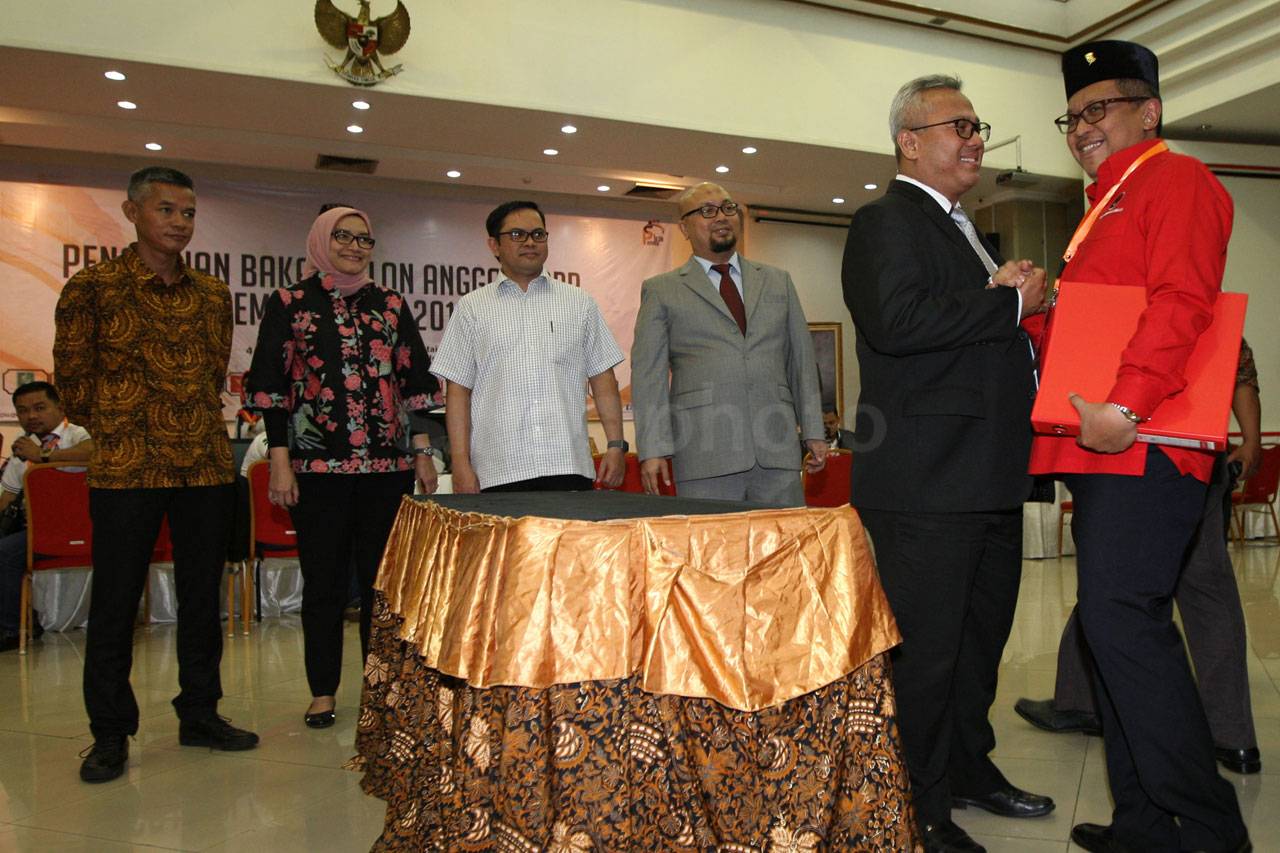 PDI Perjuangan Serahkan...