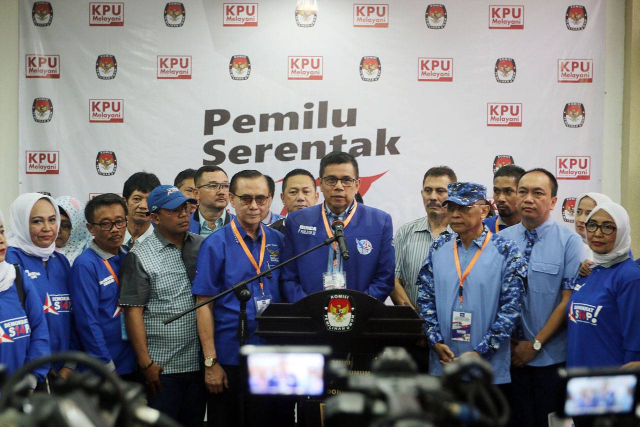 Partai Demokrat Serahkan...
