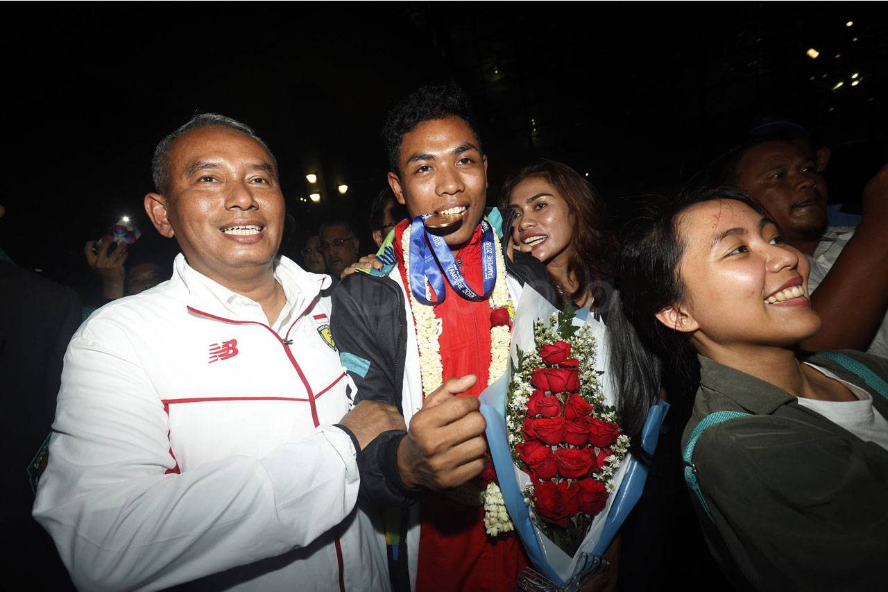 Tiba di Tanah Air, Pelari...