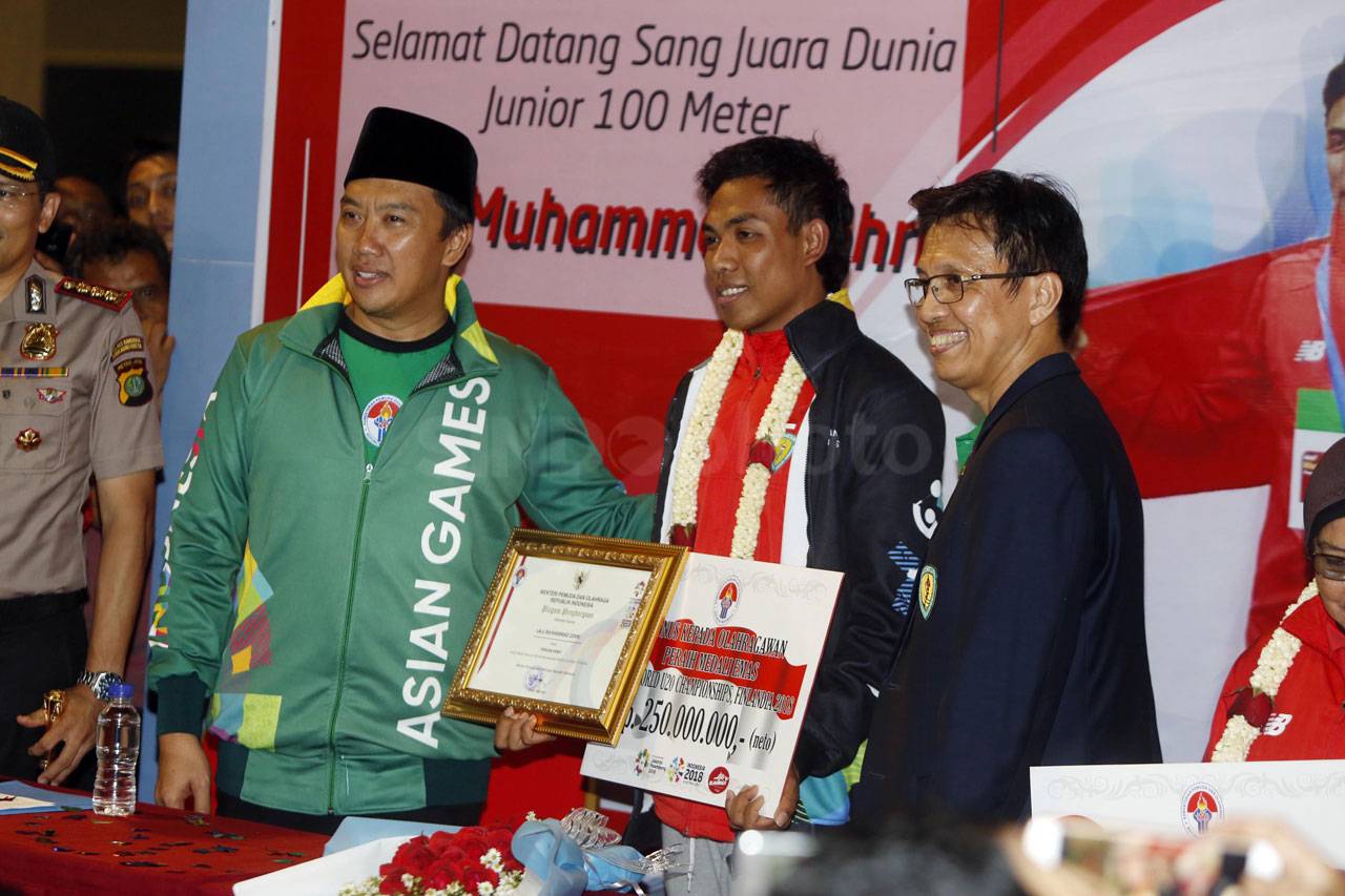Tiba di Tanah Air, Pelari...