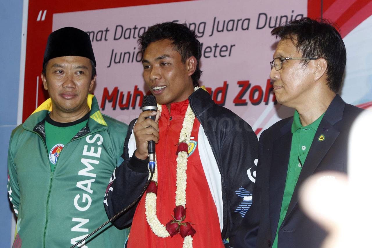 Tiba di Tanah Air, Pelari...