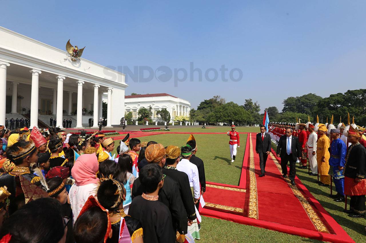 Presiden Jokowi Terima...