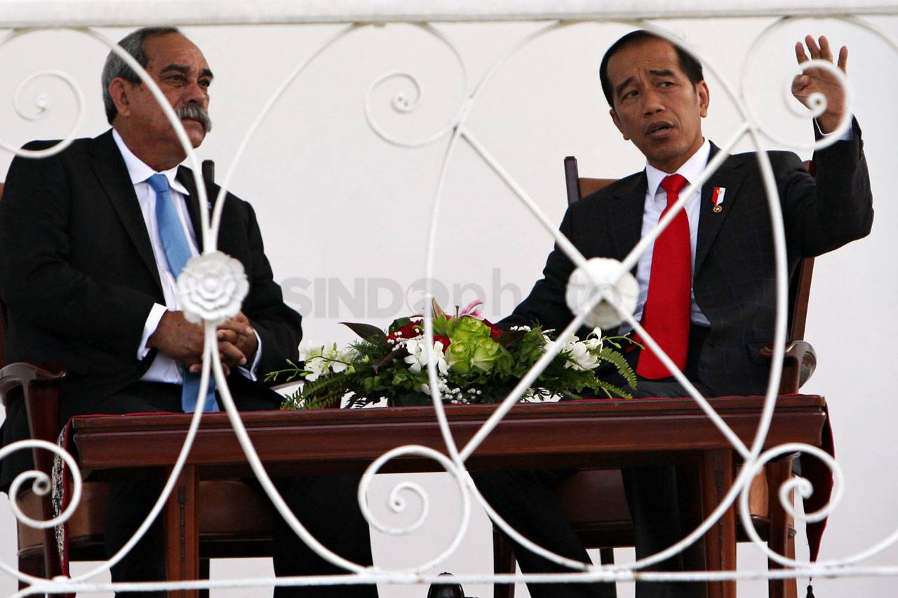 Presiden Jokowi Terima...