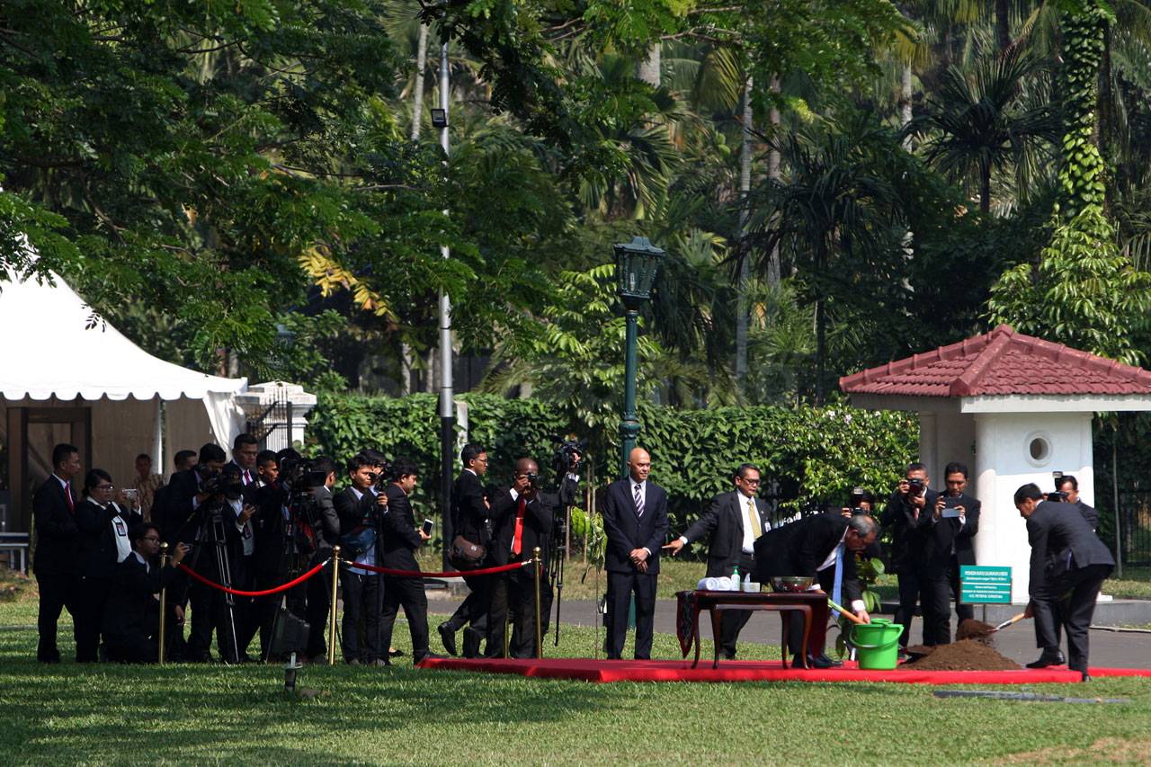 Presiden Jokowi Terima...