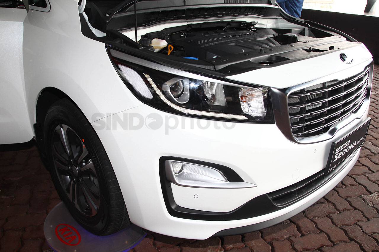 KIA Luncurkan Grand...