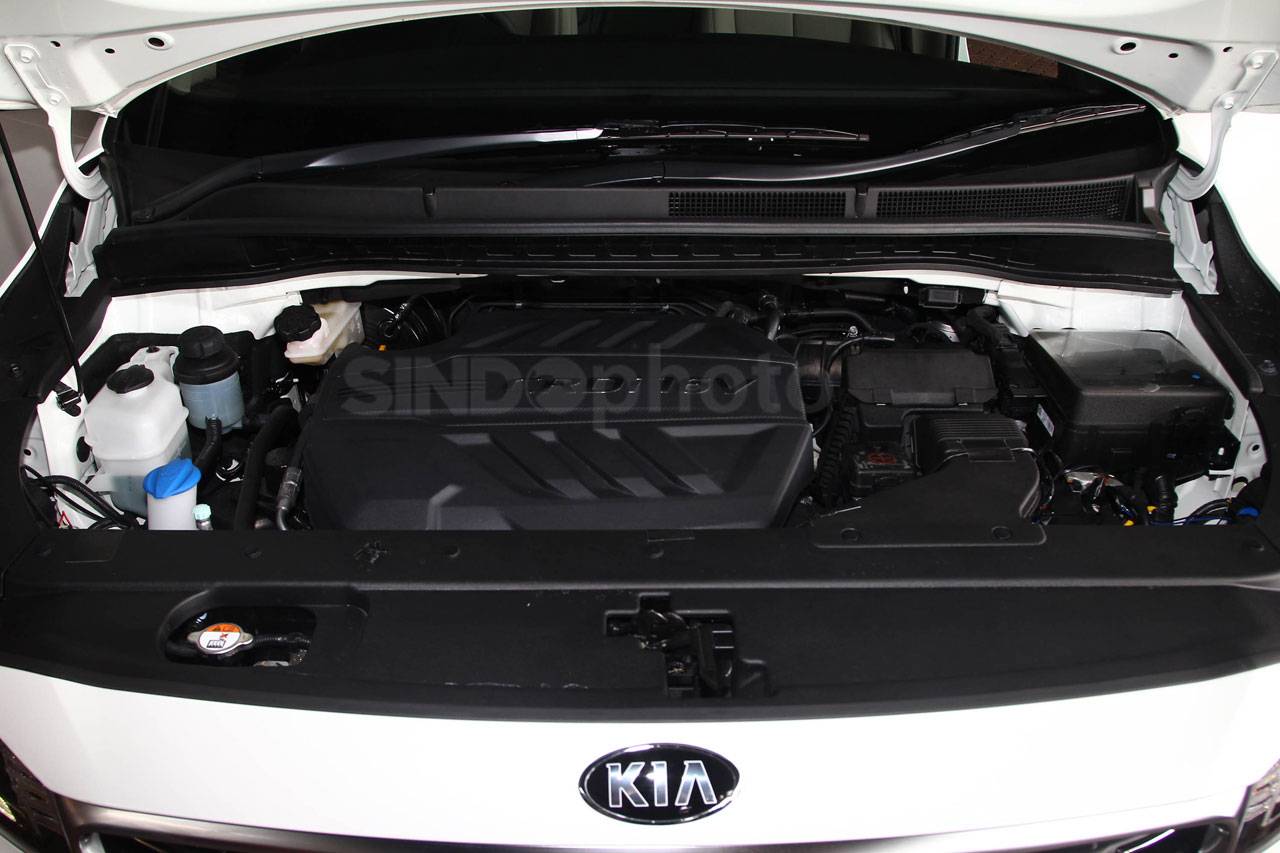 KIA Luncurkan Grand...