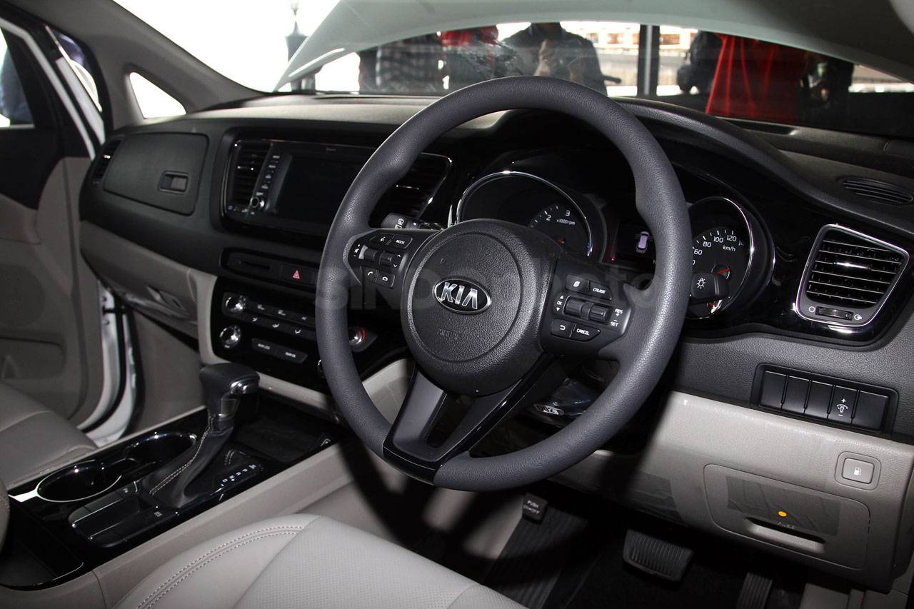 KIA Luncurkan Grand...