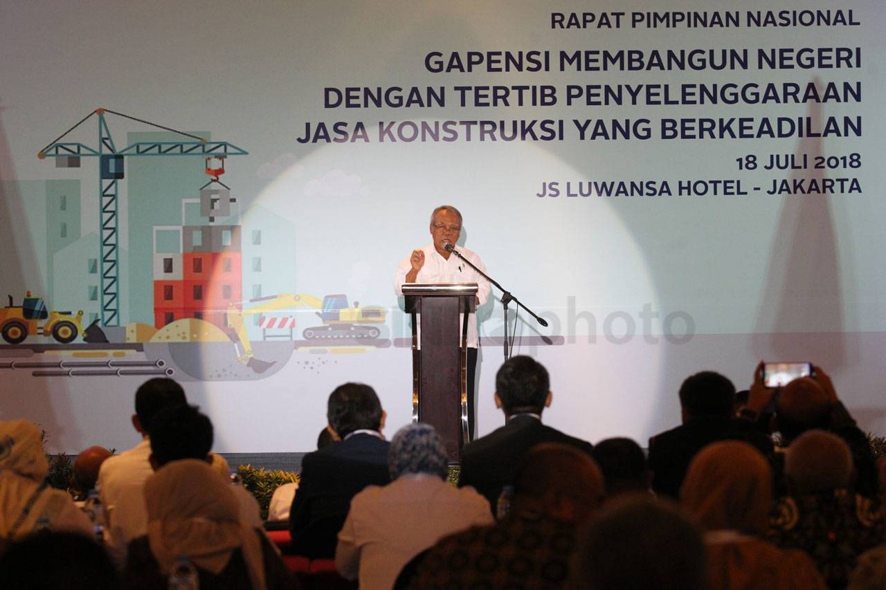Menteri PUPR Hadiri...
