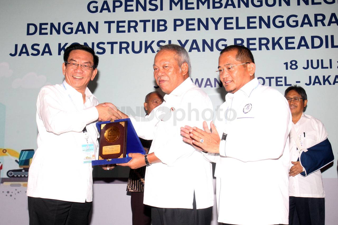 Menteri PUPR Hadiri...