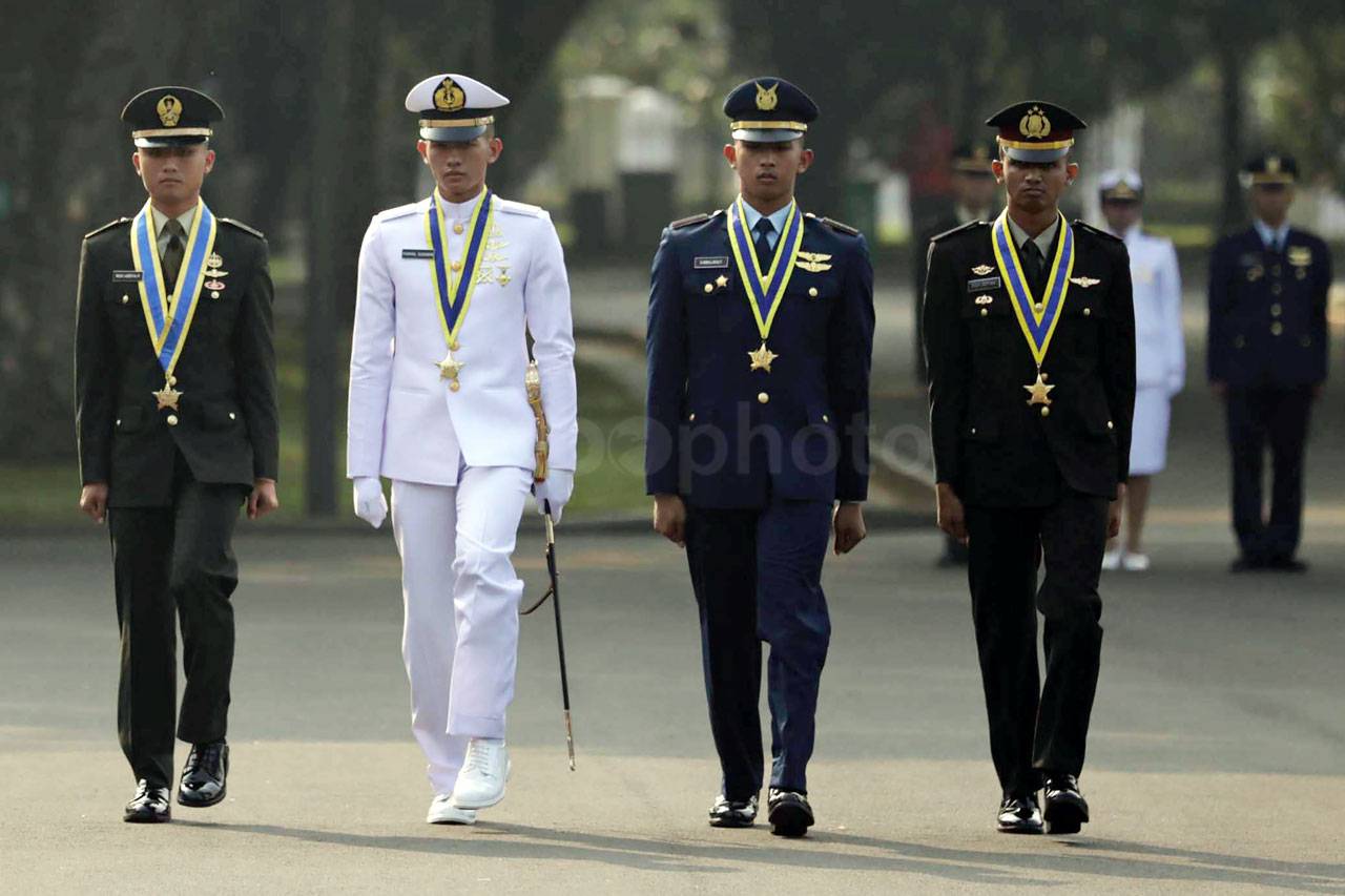 Presiden Jokowi Lantik...