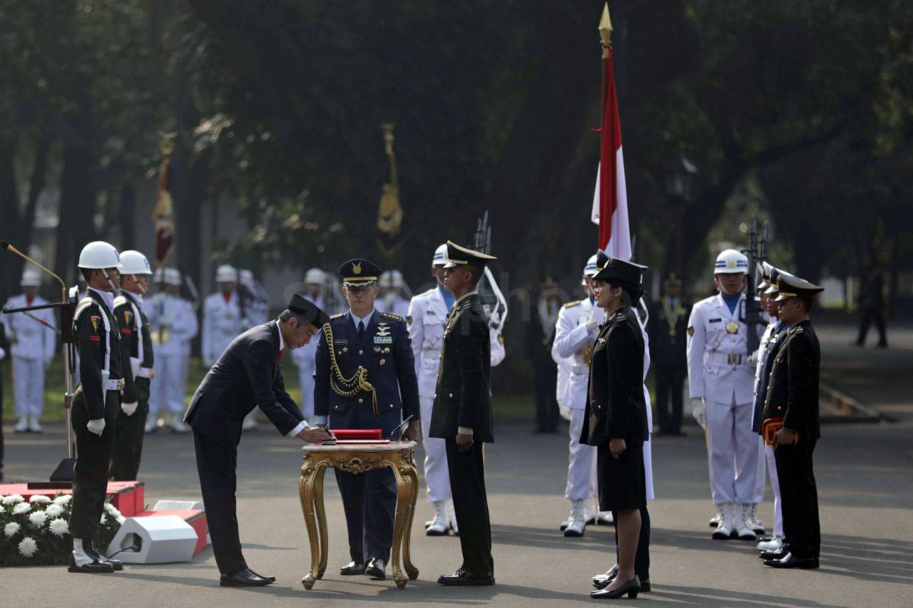 Presiden Jokowi Lantik...