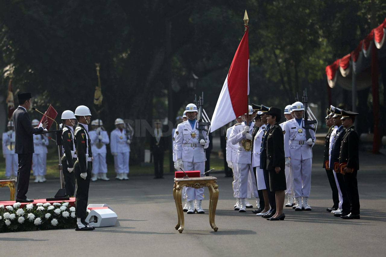 Presiden Jokowi Lantik...