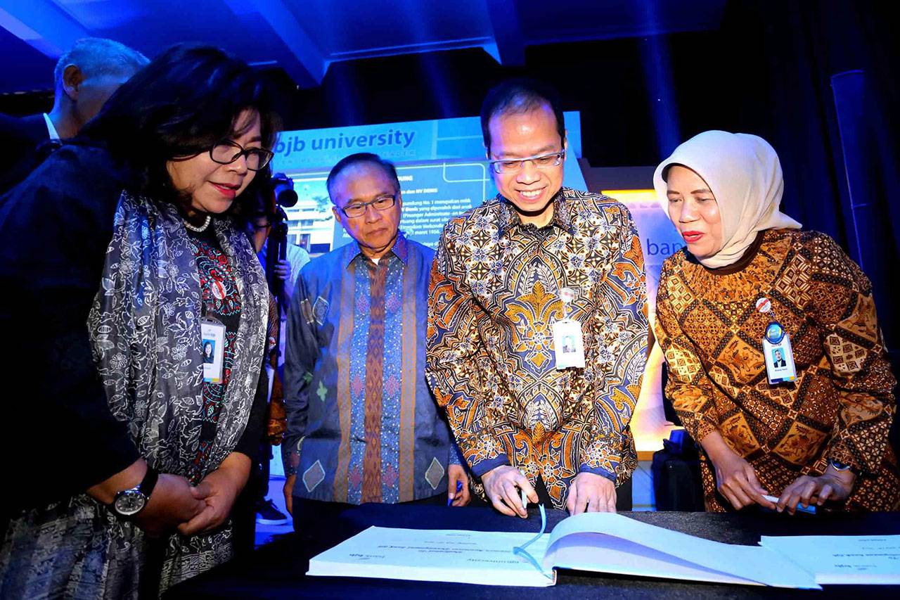 Bank Bjb Resmikan Bjb...