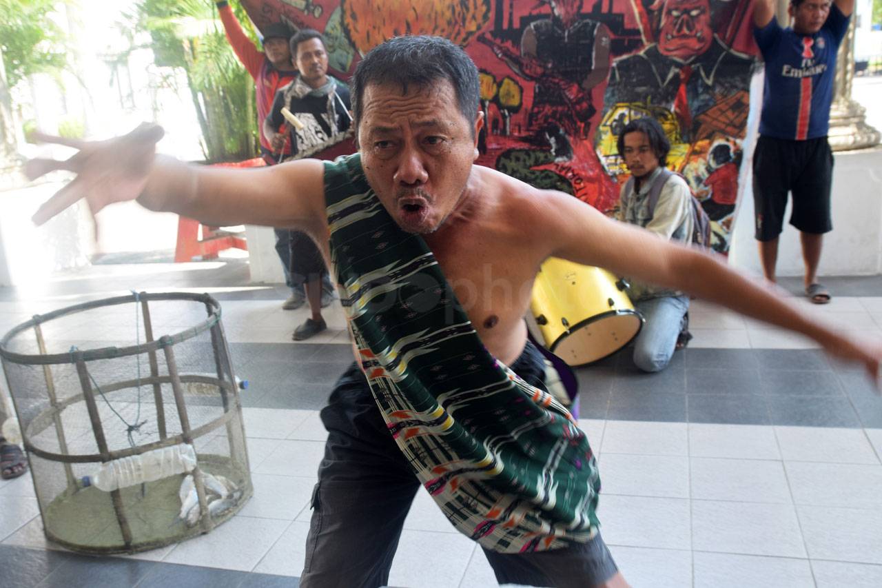 Petani Gelar Aksi Protes...