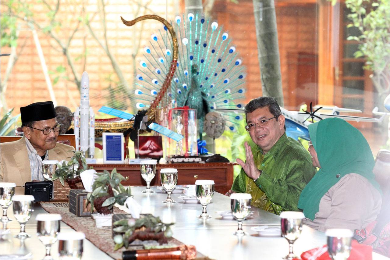 Menlu Malaysia Datuk...