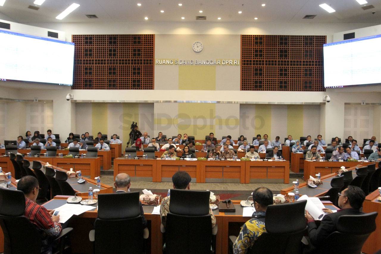 Menkeu Raker dengan...