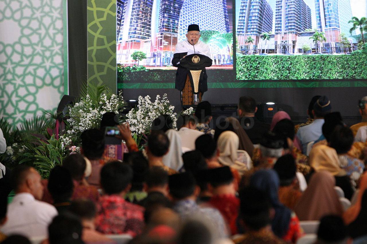 Presiden Jokowi Hadiri...