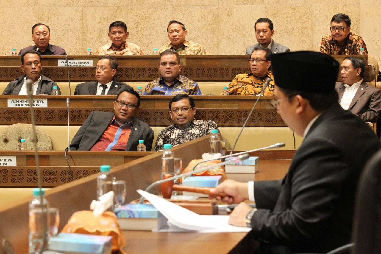 Herman Khaeron Jabat...