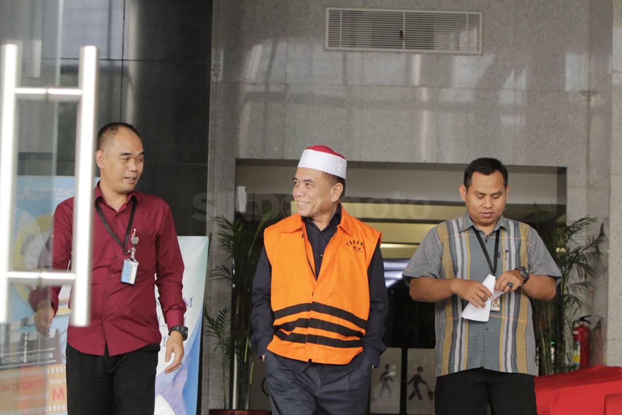 Gubernur Aceh Nonaktif...