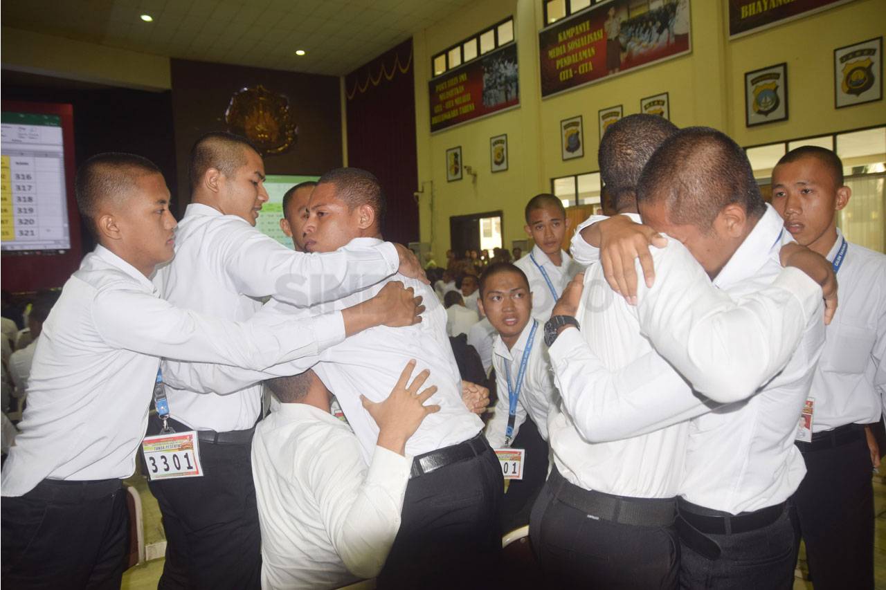Tangis Haru Warnai Sidang...
