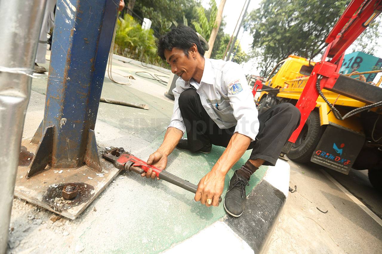 Tiang Lampu Penerangan...
