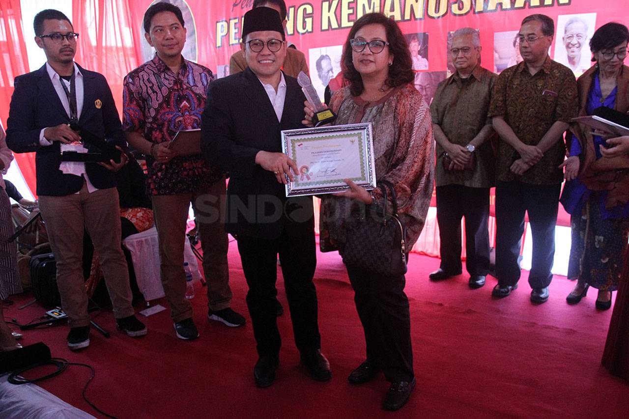 PKB Berikan Penghargaan...